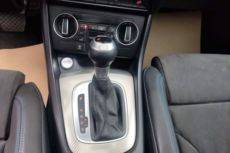 Used Audi Q3 2018 30th Anniversary Edition 35 TFSI Sport Model Gear Lever