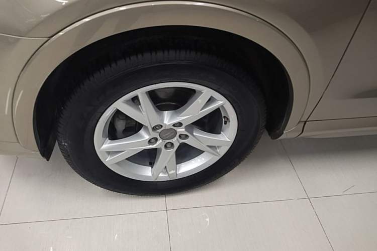 Used Audi Q3 2018 30th Anniversary Edition 30 TFSI Fashion Model Left Front Wheel Hub