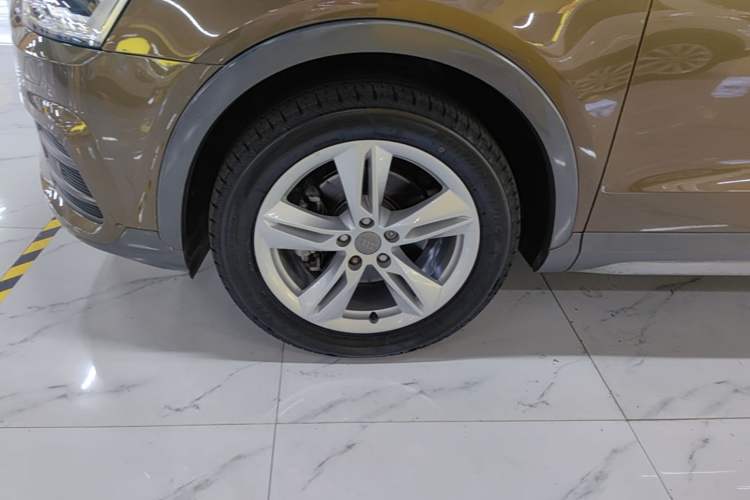 Used Audi Q3 2018 30th Anniversary Edition 30 TFSI Style Model Left Front Wheel Hub