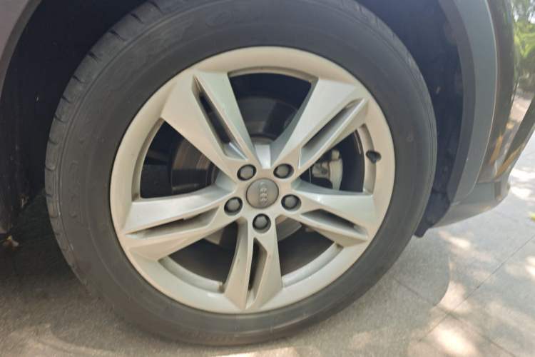 Used Audi Q3 2018 30th Anniversary Edition 30 TFSI Style Model Right Front Wheel Hub