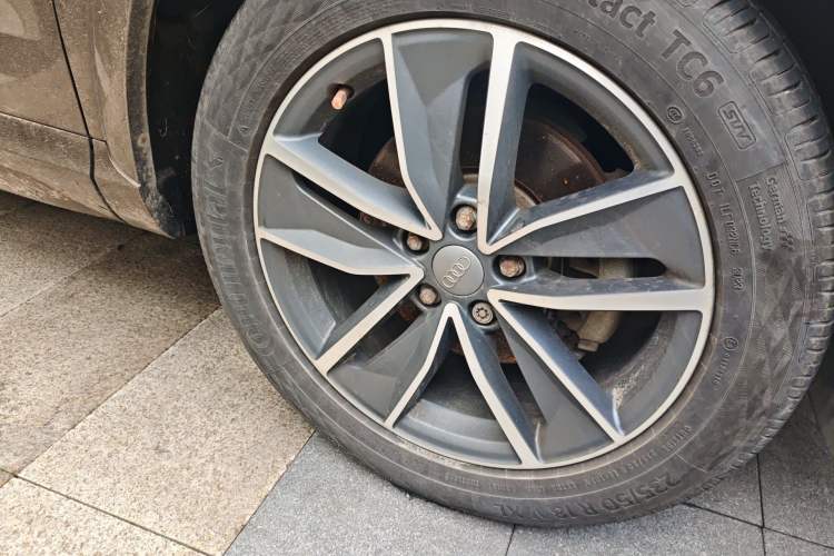 Used Audi Q3 2018 30 TFSI Fashion Edition Collector's Version Right Front Wheel Hub