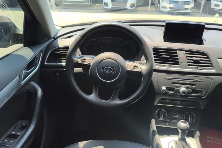 Used Audi Q3 2018 30 TFSI Fashion Edition Collector's Version Steering Wheel