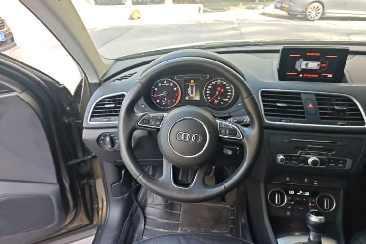 Used Audi Q3 2018 30th Anniversary Edition 30 TFSI Fashion Model Steering Wheel