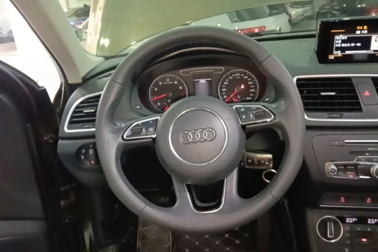 Used Audi Q3 2018 30 TFSI Fashion Edition Collector's Version Steering Wheel