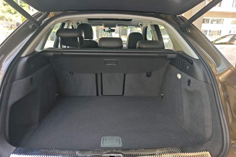 Used Audi Q3 2018 30th Anniversary Edition 30 TFSI Fashion Model Trunk