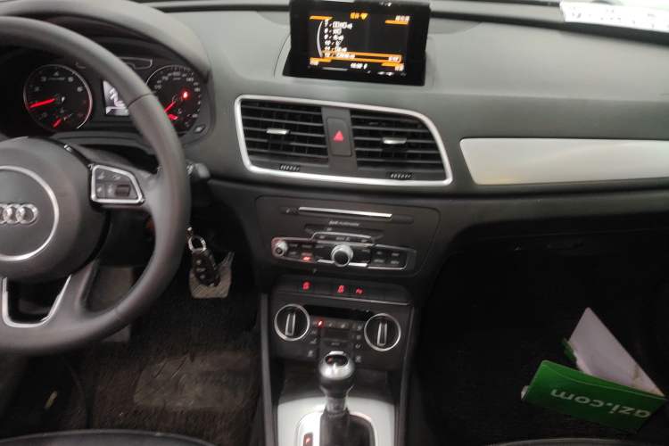 Used Audi Q3 2018 30th Anniversary Edition 35 TFSI Fashion Model Audio And AC Panel
