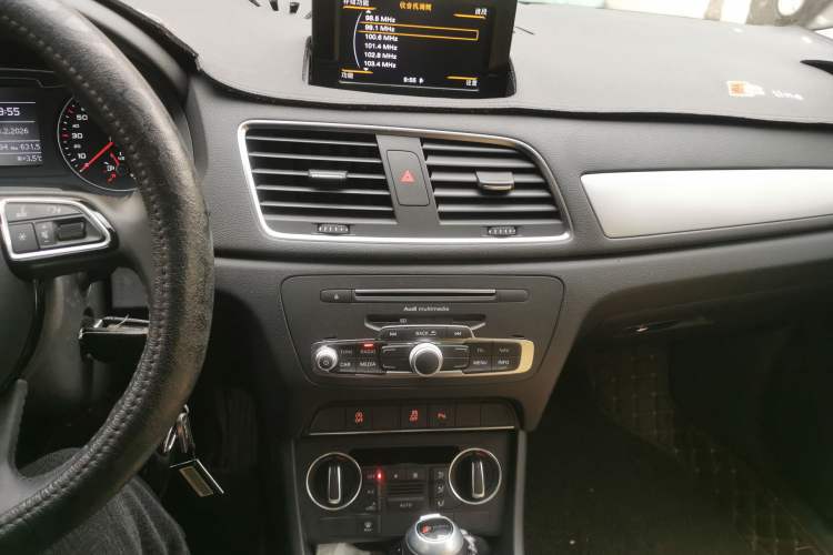 Used Audi Q3 2018 30th Anniversary Edition 35 TFSI Fashion Model Audio And AC Panel