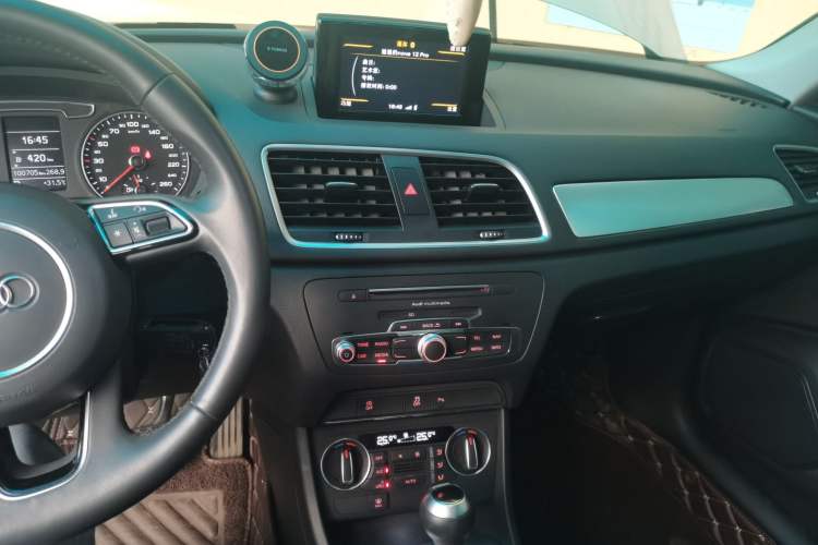 Used Audi Q3 2018 30 TFSI Fashion Edition Collector's Version Audio And AC Panel