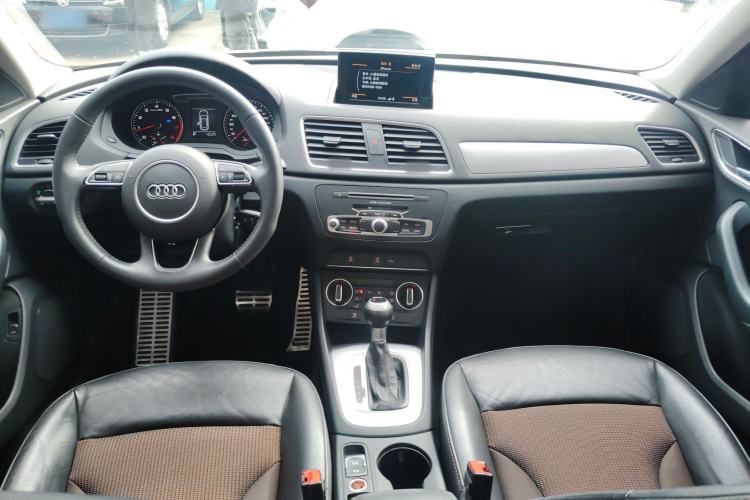 Used Audi Q3 2018 30th Anniversary Edition 35 TFSI Fashion Model Center Console