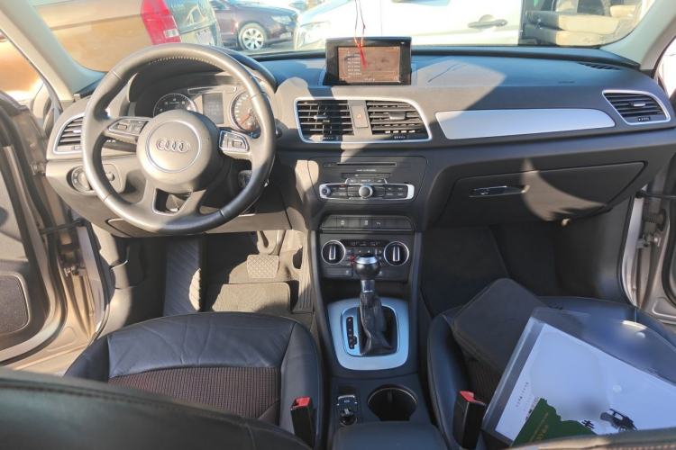 Used Audi Q3 2018 30th Anniversary Edition 30 TFSI Fashion Model Center Console
