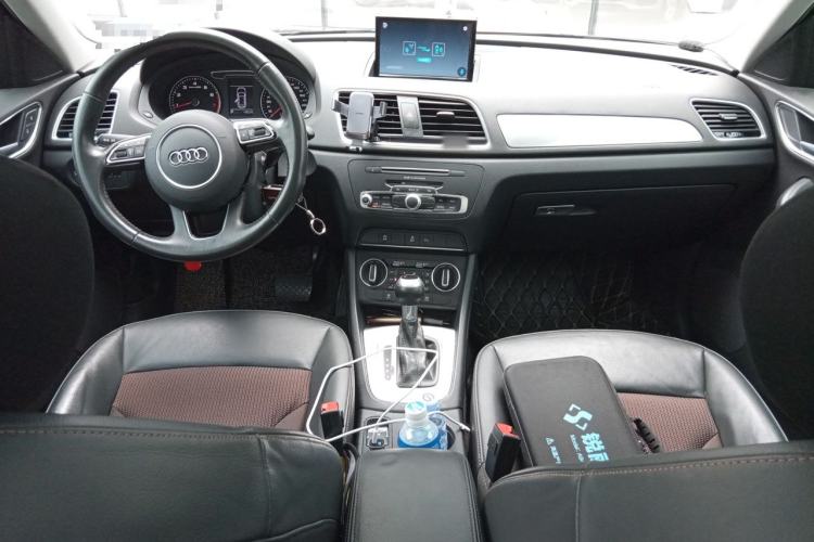 Used Audi Q3 2018 30th Anniversary Edition 35 TFSI Fashion Model Center Console