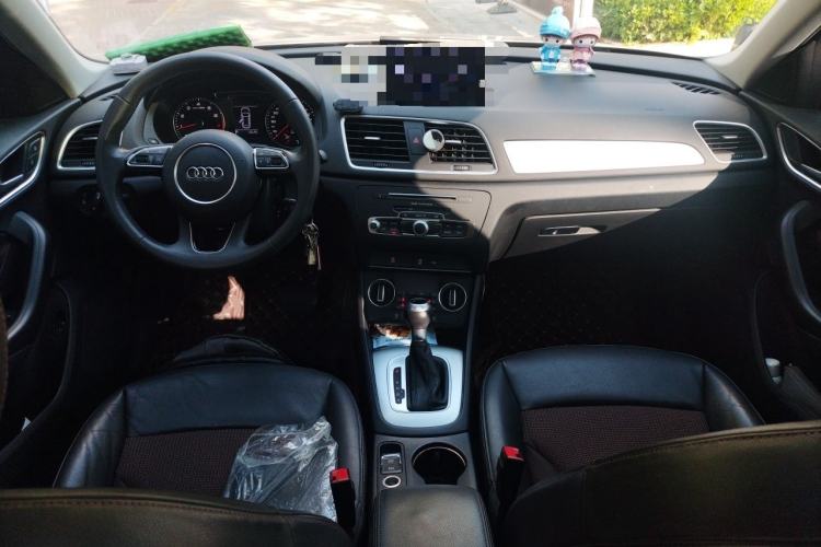 Used Audi Q3 2018 30th Anniversary Edition 30 TFSI Fashion Model Center Console