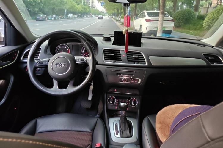 Used Audi Q3 2018 30th Anniversary Edition 30 TFSI Fashion Model Center Console