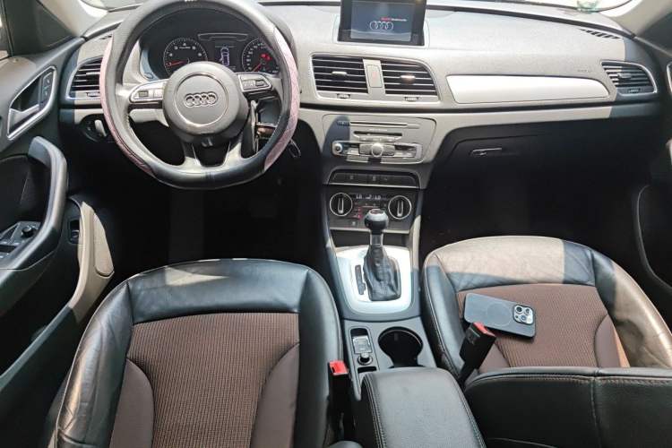 Used Audi Q3 2018 30th Anniversary Edition 30 TFSI Fashion Model Center Console