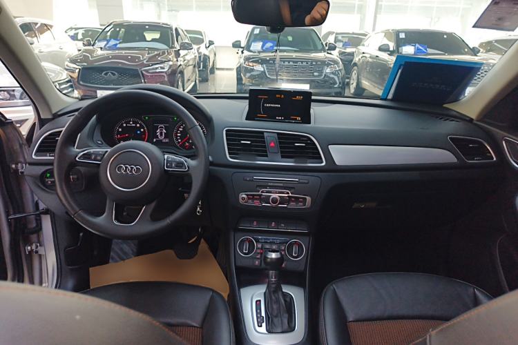 Used Audi Q3 2018 30th Anniversary Edition 35 TFSI Fashion Model Center Console