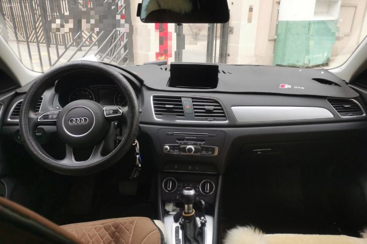 Used Audi Q3 2018 30th Anniversary Edition 35 TFSI Fashion Model Center Console