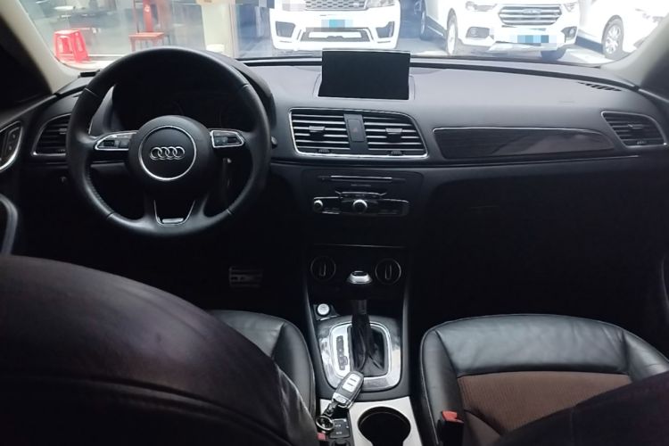 Used Audi Q3 2018 30th Anniversary Edition 30 TFSI Fashion Model Center Console