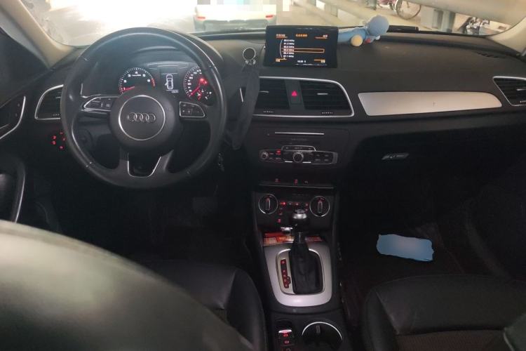 Used Audi Q3 2018 30th Anniversary Edition 30 TFSI Fashion Model Center Console