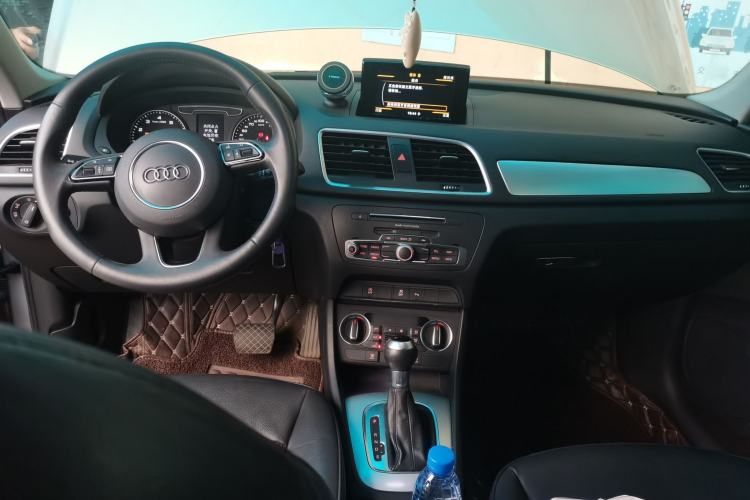 Used Audi Q3 2018 30 TFSI Fashion Edition Collector's Version Center Console