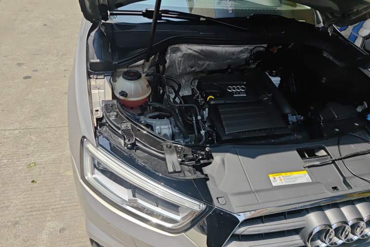Used Audi Q3 2018 30th Anniversary Edition 30 TFSI Fashion Model Engine Bay Right