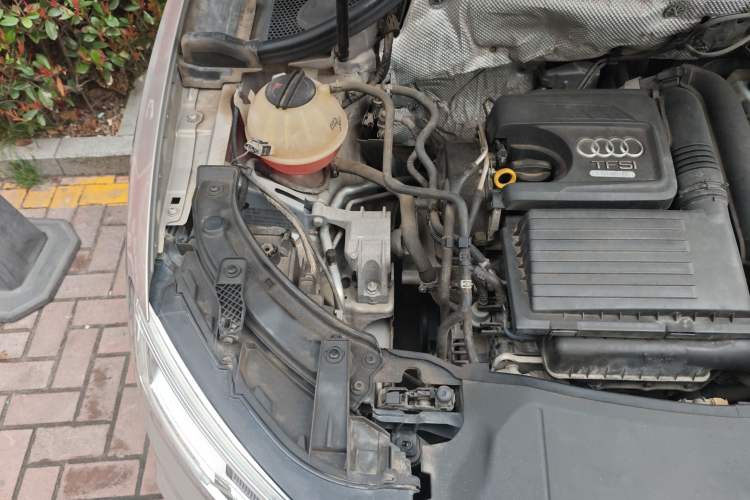 Used Audi Q3 2018 30th Anniversary Edition 30 TFSI Fashion Model Engine Bay Right