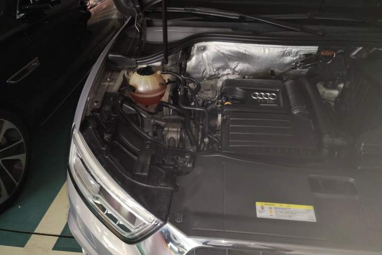 Used Audi Q3 2018 30th Anniversary Edition 30 TFSI Fashion Model Engine Bay Right