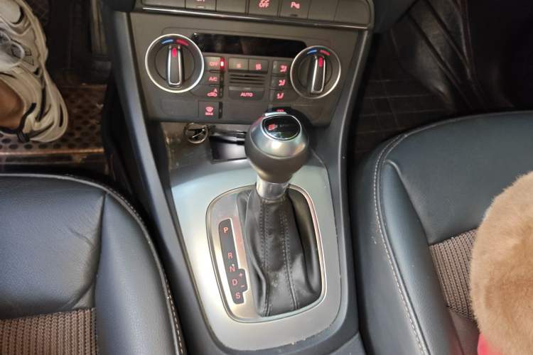 Used Audi Q3 2018 30th Anniversary Edition 30 TFSI Fashion Model Gear Lever