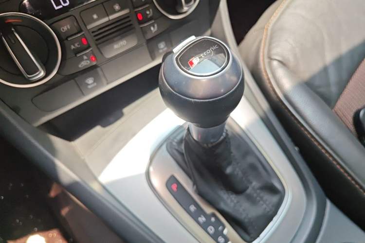 Used Audi Q3 2018 30th Anniversary Edition 30 TFSI Fashion Model Gear Lever