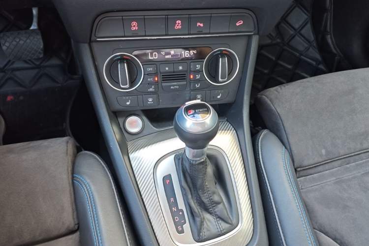 Used Audi Q3 2018 30th Anniversary Edition 35 TFSI Sport Model Gear Lever