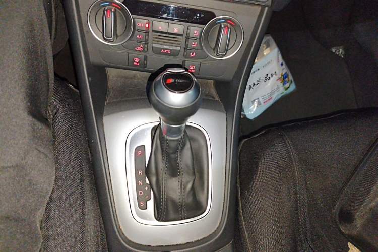 Used Audi Q3 2018 30th Anniversary Edition 30 TFSI Fashion Model Gear Lever