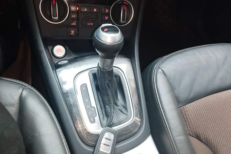 Used Audi Q3 2018 30th Anniversary Edition 30 TFSI Fashion Model Gear Lever