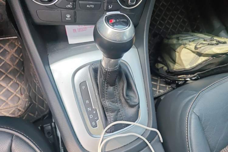 Used Audi Q3 2018 30th Anniversary Edition 30 TFSI Fashion Model Gear Lever