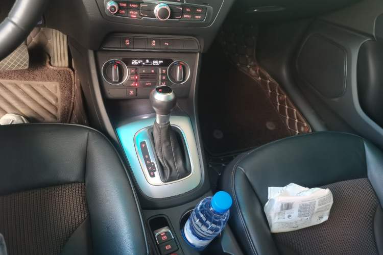 Used Audi Q3 2018 30 TFSI Fashion Edition Collector's Version Gear Lever