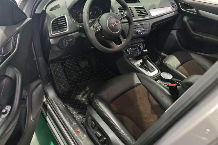 Used Audi Q3 2018 30 TFSI Fashion Edition Collector's Version Interior 2
