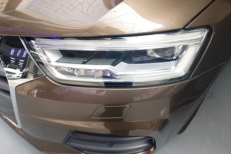 Used Audi Q3 2018 30th Anniversary Edition 30 TFSI Fashion Model Left Front Headlight