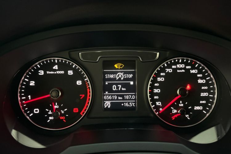 Used Audi Q3 2018 30th Anniversary Edition 30 TFSI Fashion Model Odometer Close Up