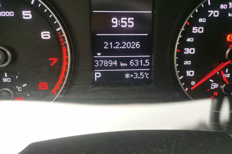 Used Audi Q3 2018 30th Anniversary Edition 35 TFSI Fashion Model Odometer Close Up