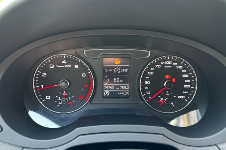 Used Audi Q3 2018 30th Anniversary Edition 30 TFSI Fashion Model Odometer Close Up