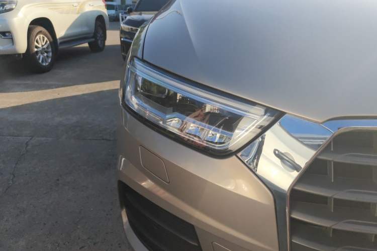 Used Audi Q3 2018 30th Anniversary Edition 30 TFSI Fashion Model Right Front Headlight
