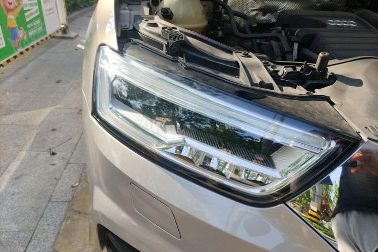 Used Audi Q3 2018 30th Anniversary Edition 30 TFSI Fashion Model Right Front Headlight