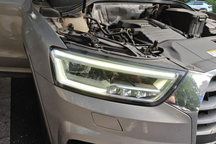 Used Audi Q3 2018 30th Anniversary Edition 30 TFSI Fashion Model Right Front Headlight