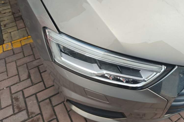 Used Audi Q3 2018 30th Anniversary Edition 30 TFSI Fashion Model Right Front Headlight