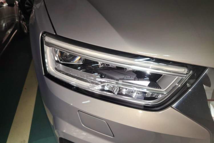 Used Audi Q3 2018 30th Anniversary Edition 30 TFSI Fashion Model Right Front Headlight
