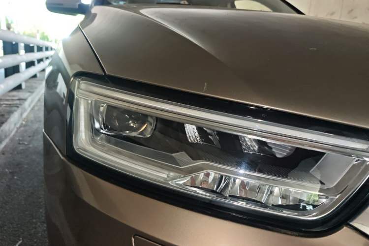 Used Audi Q3 2018 30th Anniversary Edition 30 TFSI Fashion Model Right Front Headlight