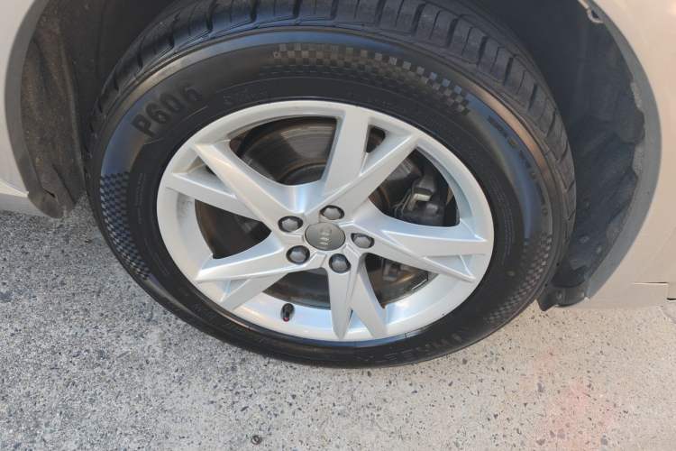 Used Audi Q3 2018 30th Anniversary Edition 30 TFSI Fashion Model Right Front Wheel Hub
