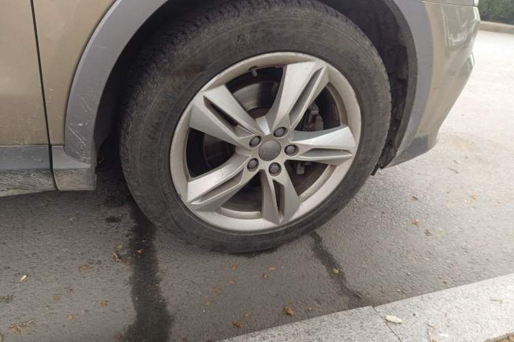 Used Audi Q3 2018 30 TFSI Fashion Edition Collector's Model Right Front Wheel Hub