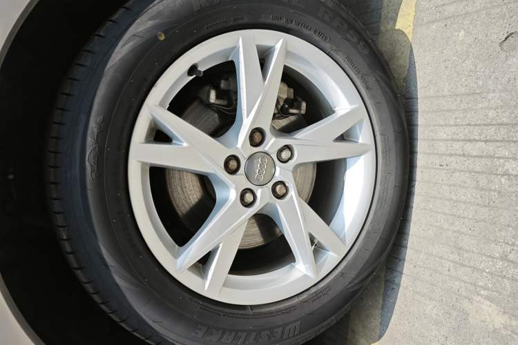 Used Audi Q3 2018 30th Anniversary Edition 30 TFSI Fashion Model Right Front Wheel Hub