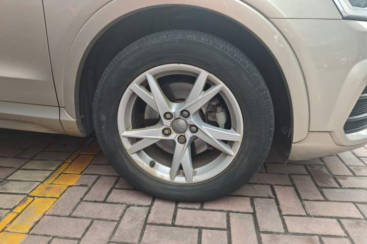 Used Audi Q3 2018 30th Anniversary Edition 30 TFSI Fashion Model Right Front Wheel Hub