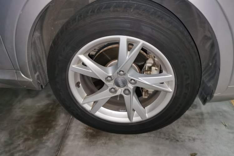 Used Audi Q3 2018 30th Anniversary Edition 30 TFSI Fashion Model Right Front Wheel Hub