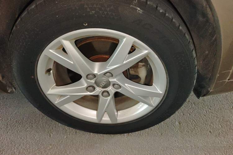 Used Audi Q3 2018 30th Anniversary Edition 30 TFSI Fashion Model Right Front Wheel Hub